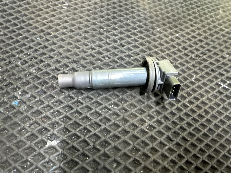 Катушка зажигания Toyota Ist NCP60 2NZ-FE 05.2002 (б/у)