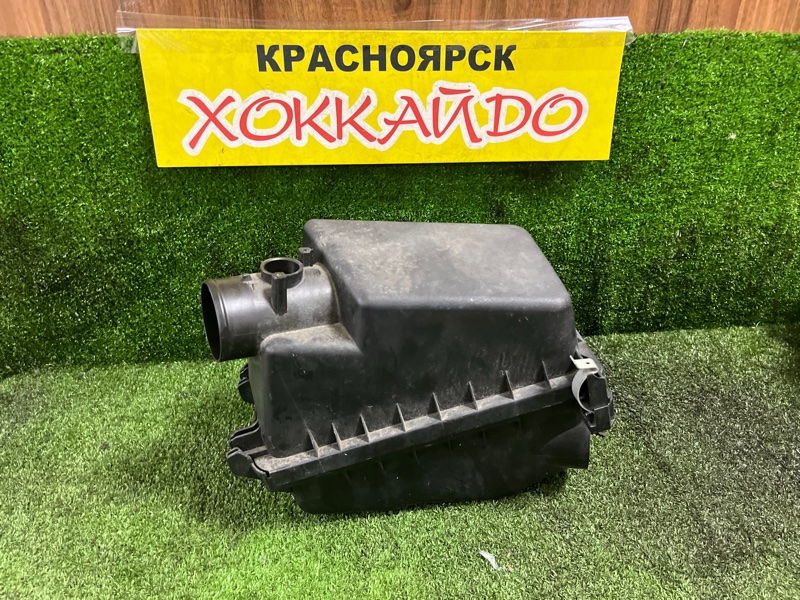 Корпус воздушного фильтра Toyota Isis ZGM11G 3ZR-FAE 09.2009 (б/у)