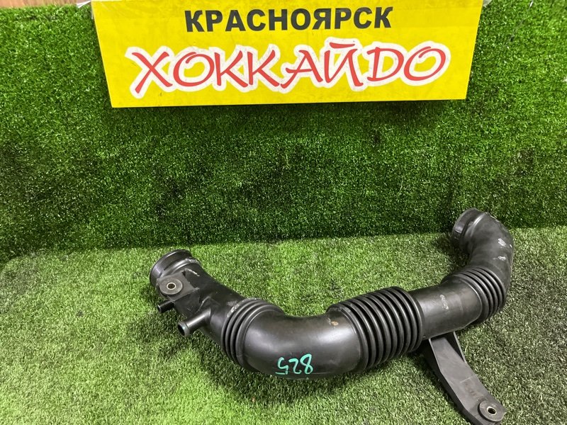 Патрубок воздушного фильтра Mazda Demio DW3W B3E 12.1999 (б/у)