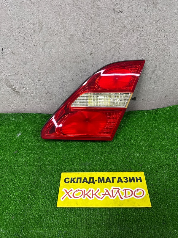 Фонарь вставка багажника Toyota Celsior UCF31 3UZ-FE 08.2000 правый (б/у)