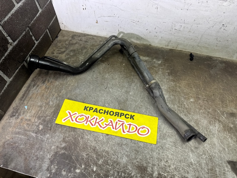 Горловина топливного бака Toyota BB NCP30 2NZ-FE 04.2003 (б/у)