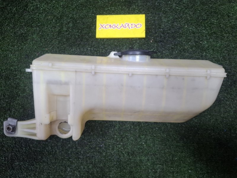 Бачок омывателя Toyota Celsior UCF31 3UZ-FE 08.2000 (б/у)