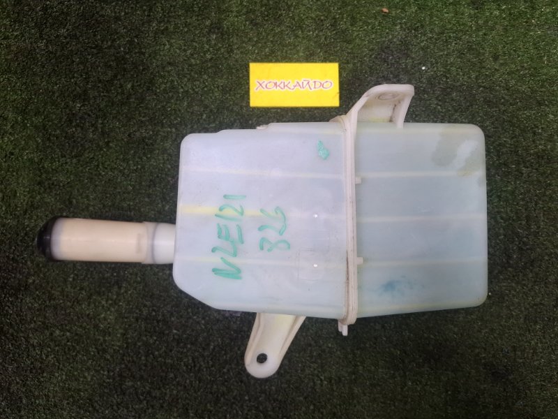 Бачок омывателя Toyota Corolla Fielder NZE121G 1NZ-FE 09.2002 (б/у)