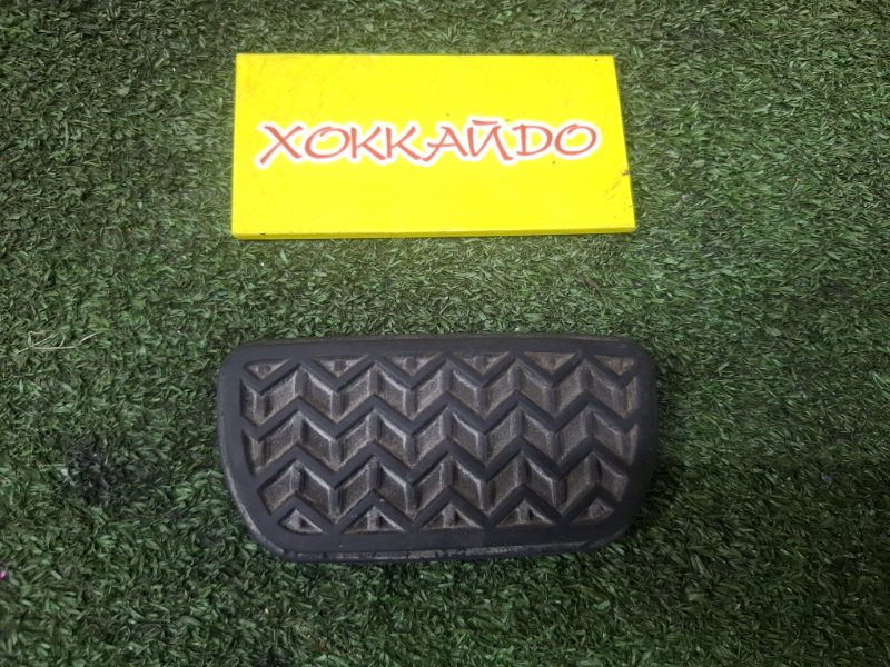 Накладка на педаль Toyota Isis ZGM11G 3ZR-FAE 09.2009 (б/у)