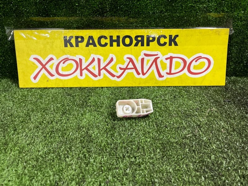 Клипса бампера Toyota BB NCP30 2NZ-FE 04.2003 задняя правая (б/у)