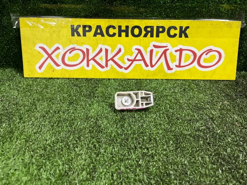 Клипса бампера Toyota BB NCP30 2NZ-FE 04.2003 задняя левая (б/у)