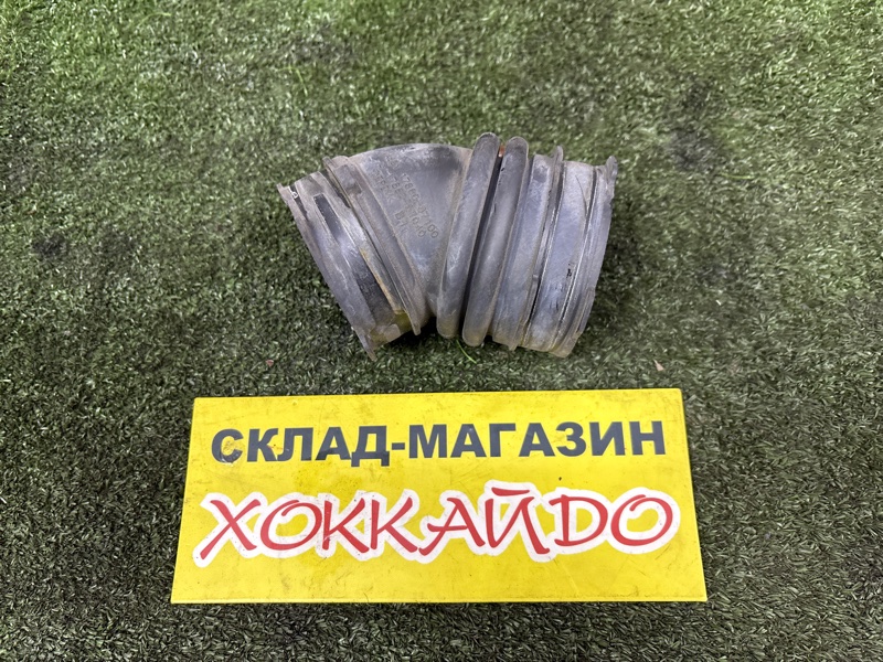 Патрубок воздушного фильтра Toyota Prius ZVW30 2ZR-FXE 01.2009 (б/у)