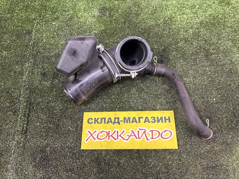 Патрубок воздушного фильтра Toyota Prius ZVW30 2ZR-FXE 01.2009 (б/у)