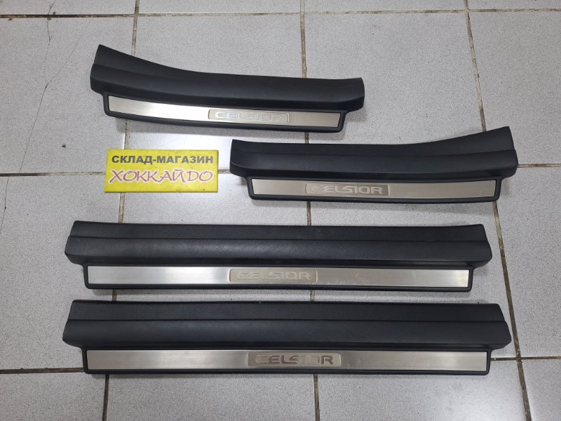 Накладка порога Toyota Celsior UCF31 3UZ-FE 08.2000 (б/у)