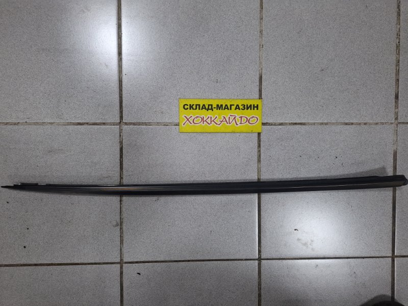Молдинг лобового стекла Honda Stream RN1 D17A 10.2000 правый (б/у)