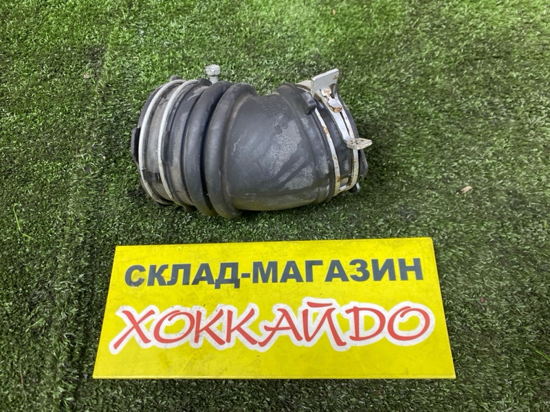 Патрубок воздушного фильтра Toyota Prius ZVW30 2ZR-FXE 01.2009 (б/у)