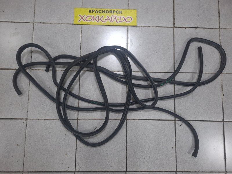 Уплотнитель Honda Stepwgn RF1 B20B 05.1999 (б/у)