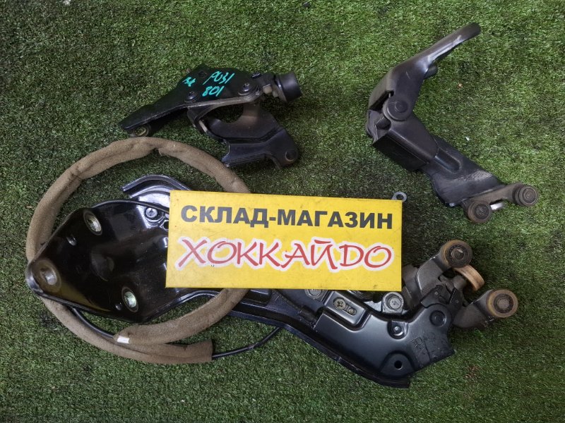 Ролик двери Nissan Presage PU31 VQ35DE 05.2006 задний правый (б/у)