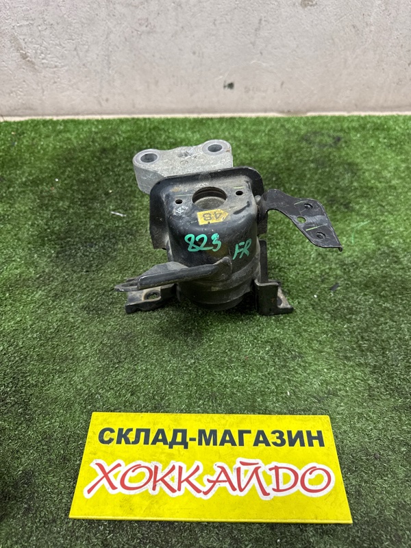 Подушка двигателя Toyota Corolla Fielder ZRE144G 2ZR-FE 10.2006 правая (б/у)