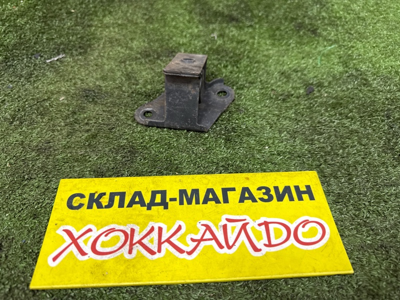 Подушка глушителя Nissan Presage PU31 VQ35DE 05.2006 (б/у)