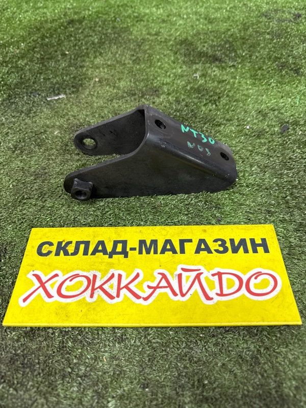 Кронштейн двигателя Nissan X-Trail NT30 QR20DE 06.2003 передний (б/у)