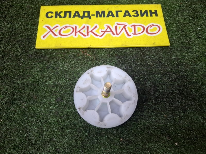 Кронштейн запасного колеса Toyota Funcargo NCP20 2NZ-FE 08.2002 (б/у)