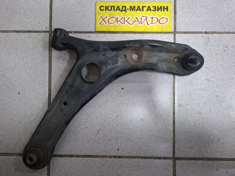 Рычаг подвески нижний Toyota BB NCP30 2NZ-FE 04.2003 передний правый (б/у)
