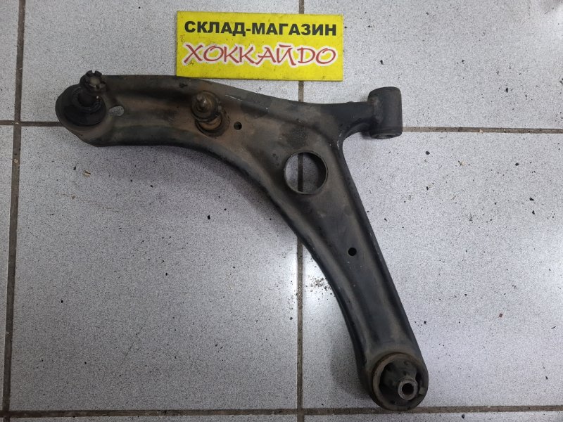 Рычаг подвески нижний Toyota Funcargo NCP20 2NZ-FE 08.2002 передний левый (б/у)