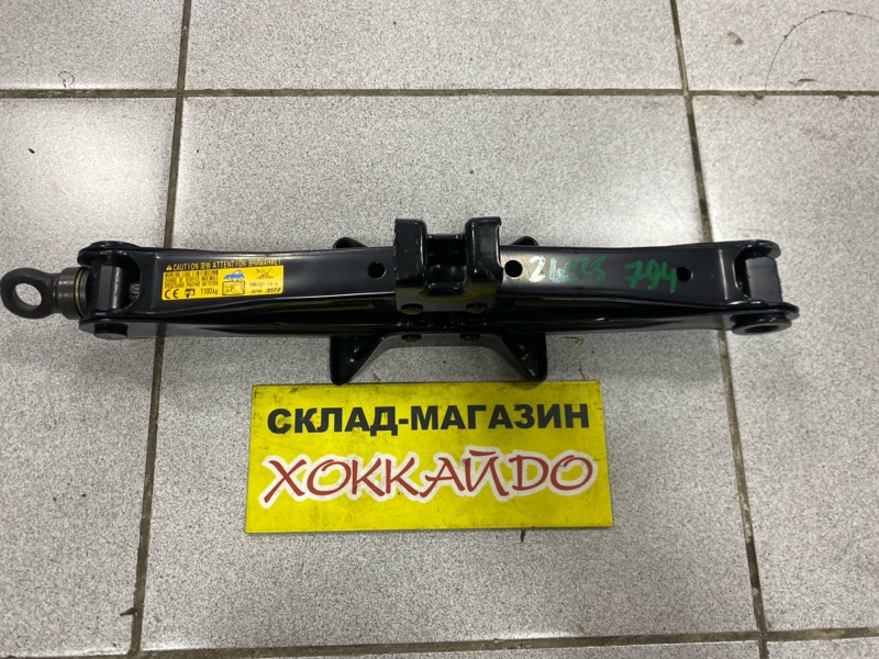 Домкрат Toyota Wish ZGE25W 2ZR-FAE 04.2009 (б/у)