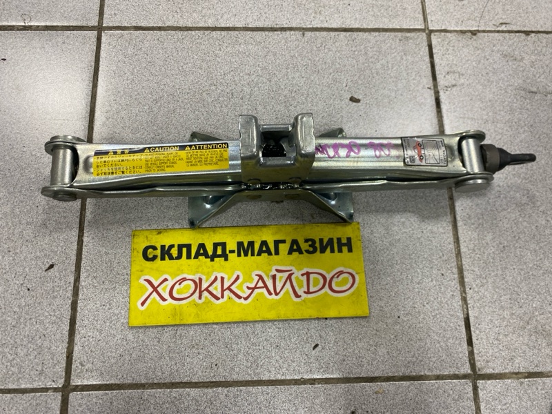 Домкрат Toyota BB NCP30 2NZ-FE 04.2003 (б/у)