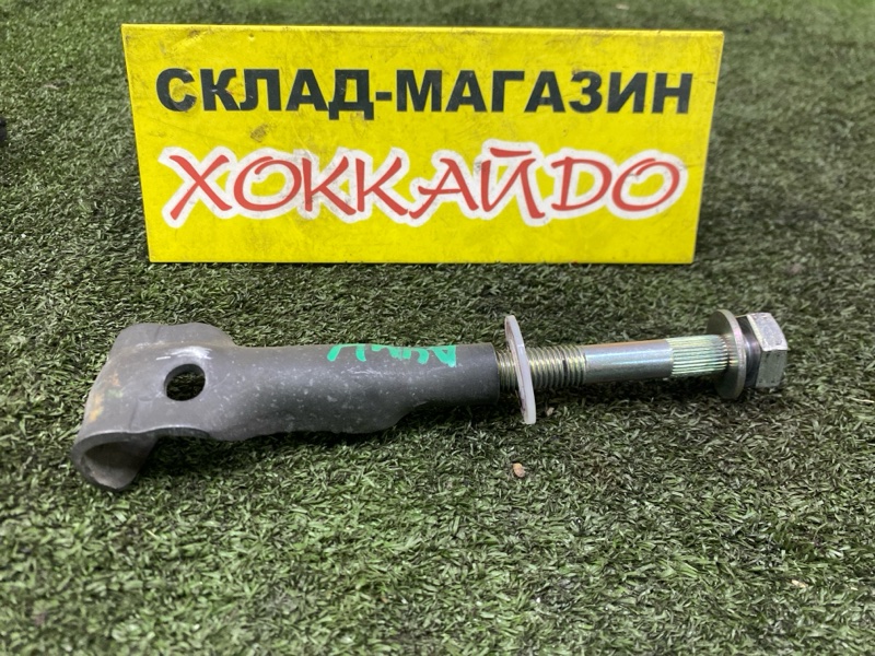 Кронштейн запасного колеса Toyota Ipsum ACM21W 2AZ-FE 10.2003 (б/у)