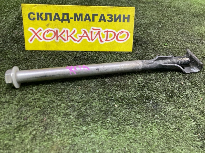 Кронштейн запасного колеса Toyota Isis ZGM11G 3ZR-FAE 09.2009 (б/у)