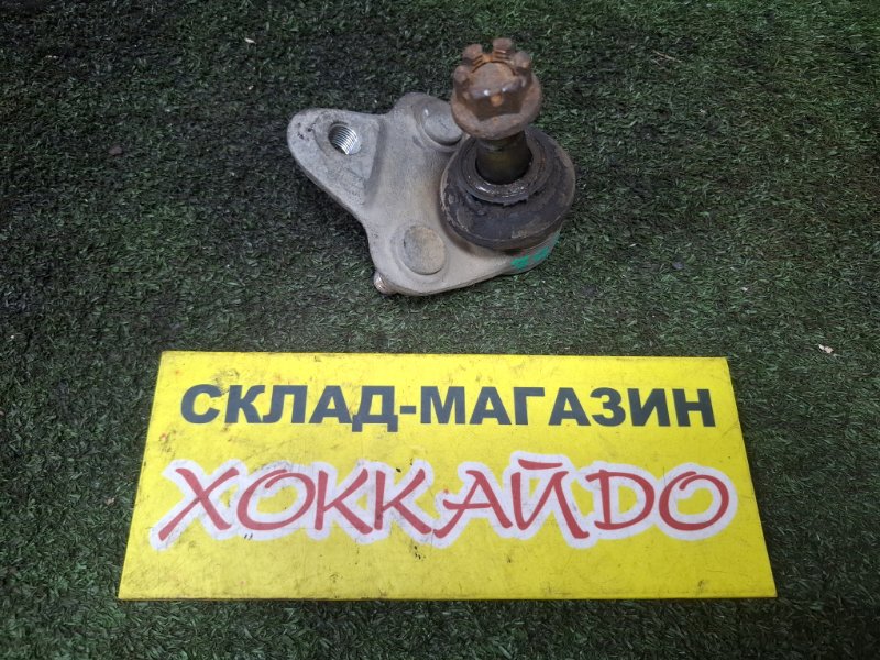 Шаровая Toyota Wish ZGE25W 2ZR-FAE 04.2009 передняя правая (б/у)