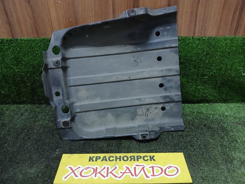 Защита топливного бака Nissan Serena RC24 QR25DE 12.2001 (б/у)