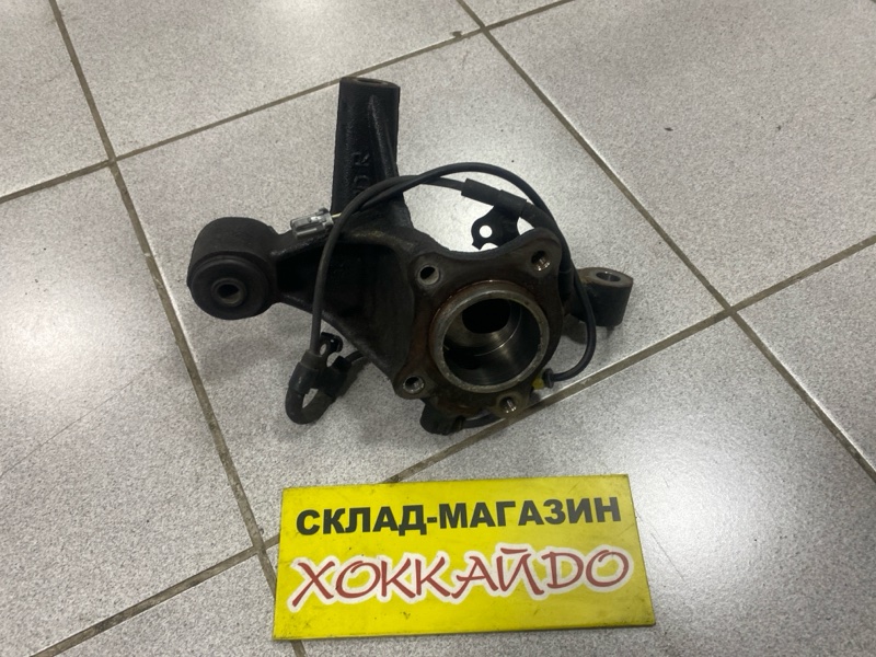 Цапфа Toyota Caldina ST210G 3S-FE 1997 задняя правая (б/у)