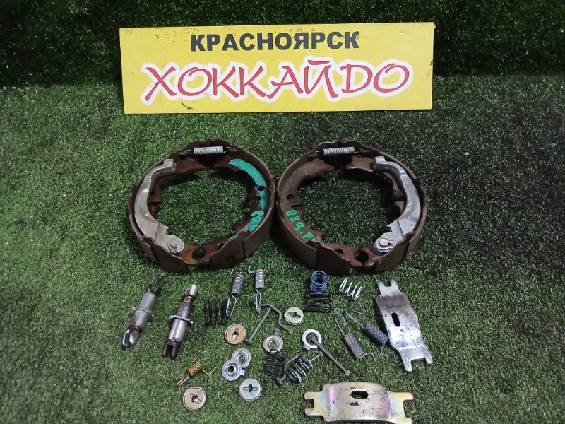 Колодки тормозные Toyota Crown JZS171 1JZ-GE 09.1999 задние (б/у)