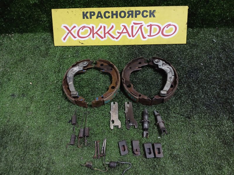 Колодки тормозные Toyota Wish ZGE25W 2ZR-FAE 04.2009 задние (б/у)