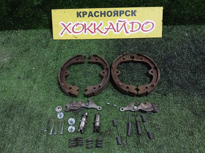 Колодки тормозные Nissan Presage PU31 VQ35DE 05.2006 задние (б/у)
