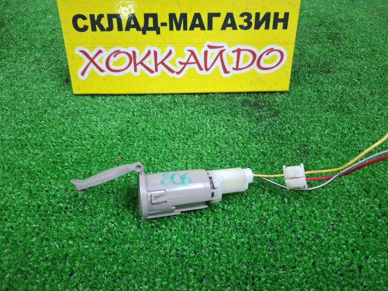 Гнездо прикуривателя Toyota Isis ZGM11G 3ZR-FAE 09.2009 (б/у)