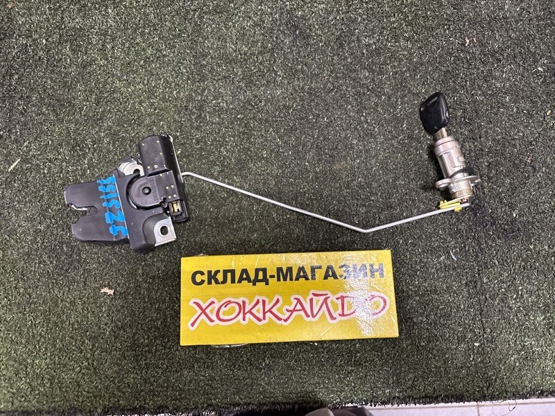 Замок багажника Toyota Crown Majesta JZS155 2JZ-GE 07.1997 (б/у)