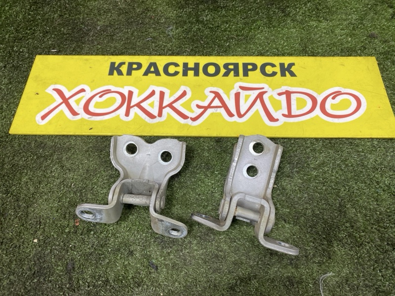 Петля двери Toyota Avensis AZT250 1AZ-FSE 07.2006 передняя правая (б/у)