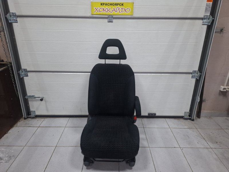 Сиденья Honda Stream RN1 D17A 10.2000 передняя правая (б/у)