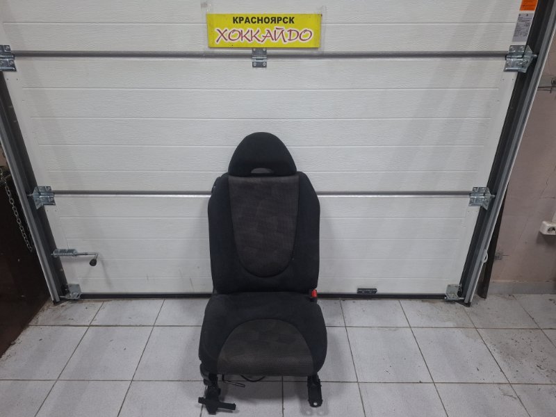 Сиденья Honda FIT GD3 L15A 2001 передняя правая (б/у)