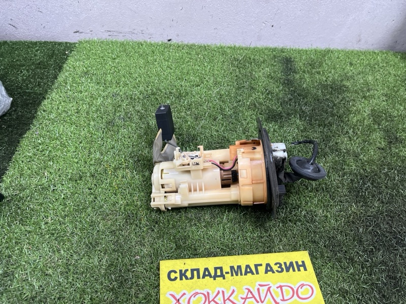 Насос топливный Toyota Corolla NZE120 2NZ-FE 08.2000 (б/у)