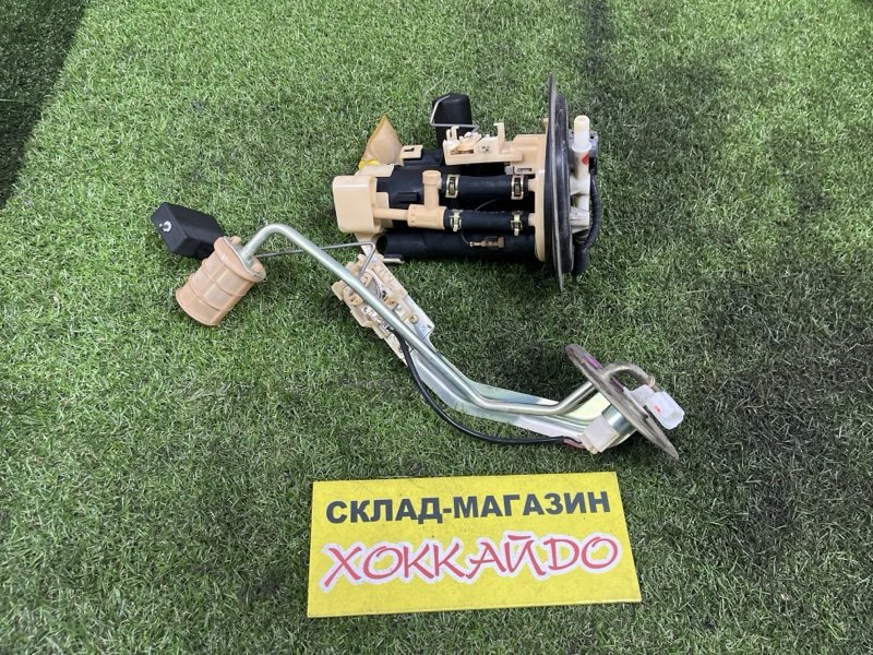Насос топливный Mitsubishi Lancer CS2V 4G15 12.2002 (б/у)