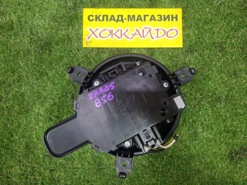 Вентилятор печки Toyota Noah ZRR85W 3ZR-FAE 01.2014 передний (б/у)