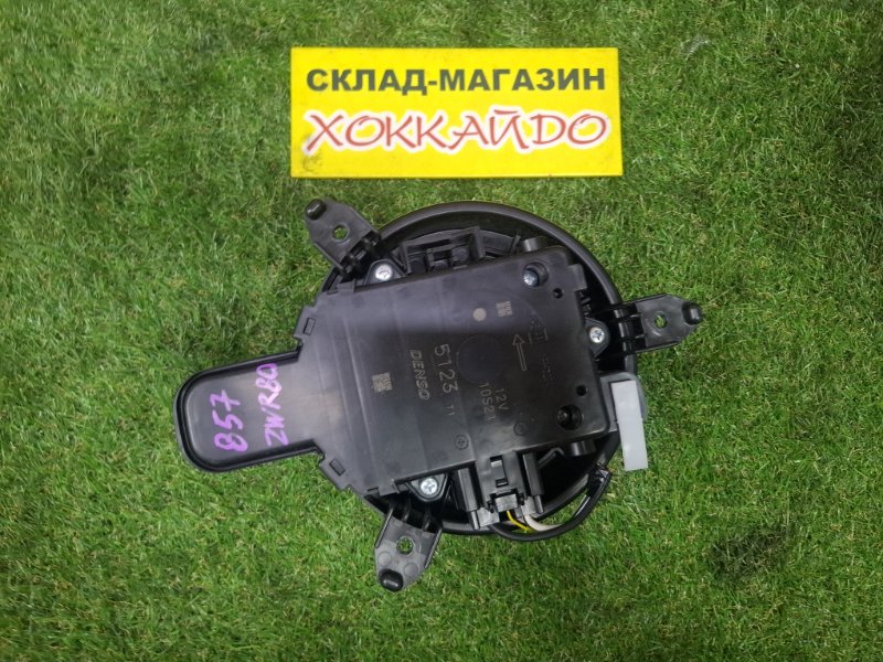 Вентилятор печки Toyota Esquire ZWR80G 2ZR-FXE 10.2014 передний (б/у)