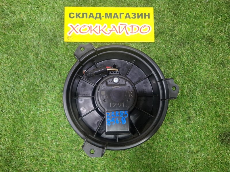 Вентилятор печки Toyota Noah ZRR85W 3ZR-FAE 01.2014 задний (б/у)
