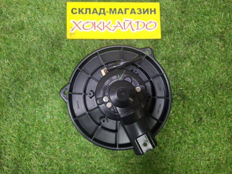 Вентилятор печки Toyota Wish ZNE10G 1ZZ-FE 09.2005 передний (б/у)