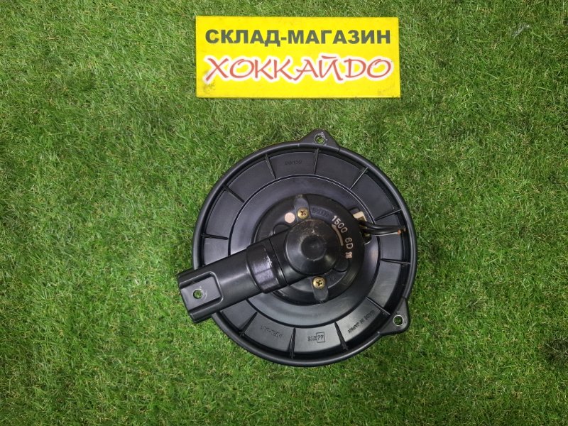 Вентилятор печки Toyota Corolla NZE120 2NZ-FE 08.2000 передний (б/у)