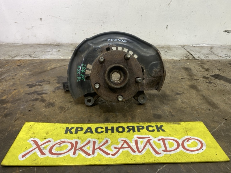 Ступица Toyota Noah ZRR85W 3ZR-FAE 01.2014 передняя левая (б/у)