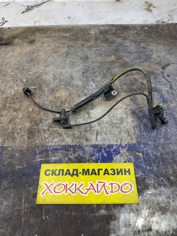 Датчик ABS Toyota Esquire ZWR80G 2ZR-FXE 10.2014 передний правый (б/у)