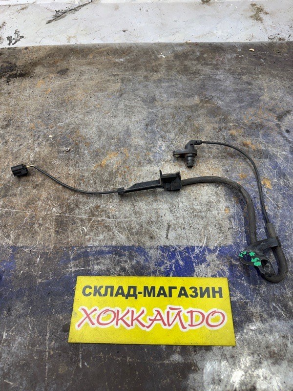 Датчик ABS Toyota Esquire ZWR80G 2ZR-FXE 10.2014 передний левый (б/у)