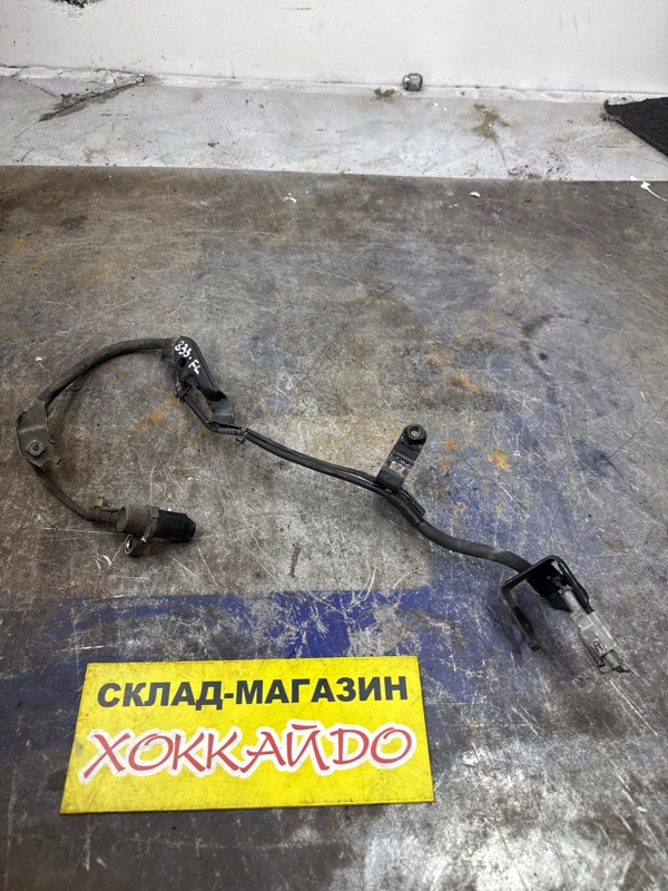 Датчик ABS Toyota Hiace Regius KCH46G 1KZ-TE 04.1997 передний левый (б/у)