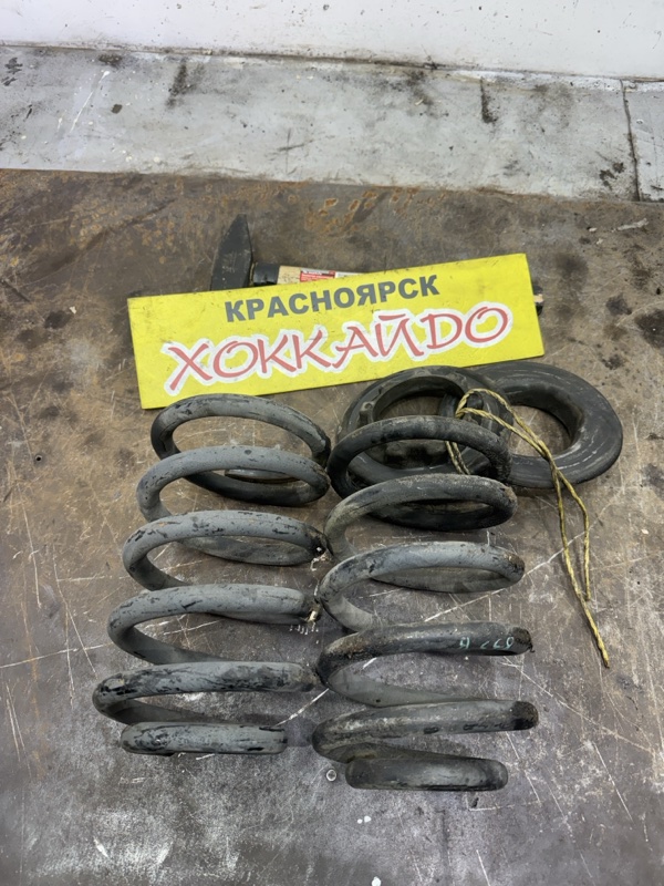 Пружина подвески Toyota Hiace Regius KCH46G 1KZ-TE 04.1997 задняя (б/у)